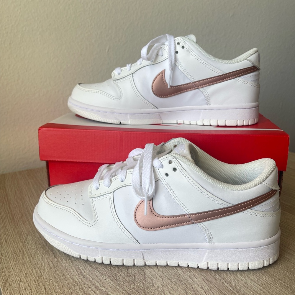 Nike Sneakers Women’s Dunks Low Fashion Shoes - Picture 2 of 6